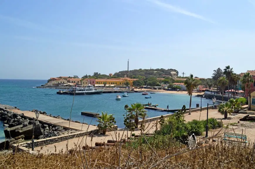 Playa donde llegan los ferrys a la isla de Goreé frente a las costas de Dakar, Senegal