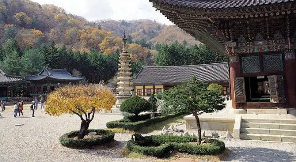 Templo budista de Woljeongsa en el distrito de Pyeongchang