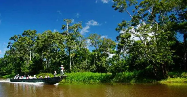 Barco por el Amazonas