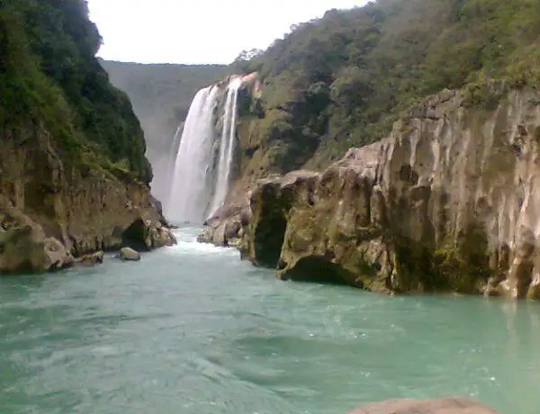 Cascada de Tamul en Aquismón, San Luis Potosí