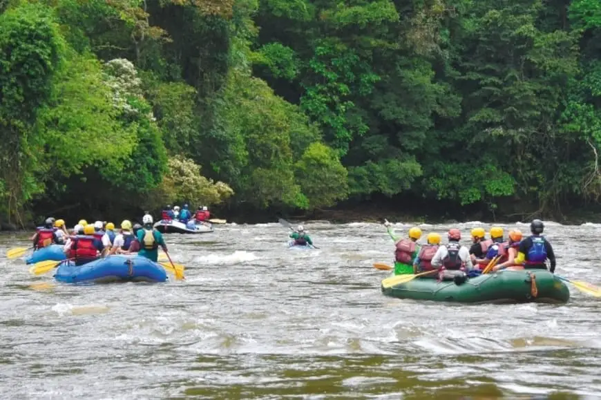 guerrilleros de las FARc pasan a ser guías de rafting en Colombia