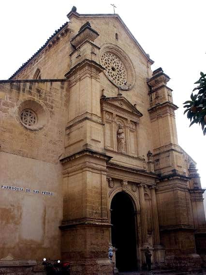 Exterior de la Basílica Menor de San Pedro
