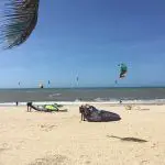 Kitesurf deporte acuático playa