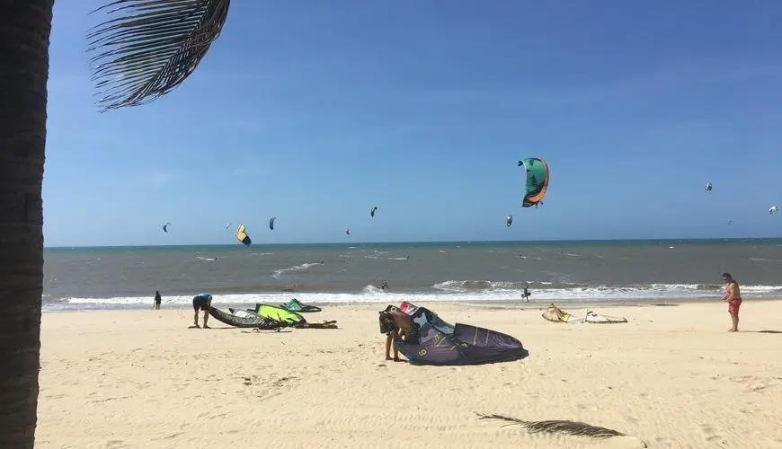 Kitesurf deporte acuático playa