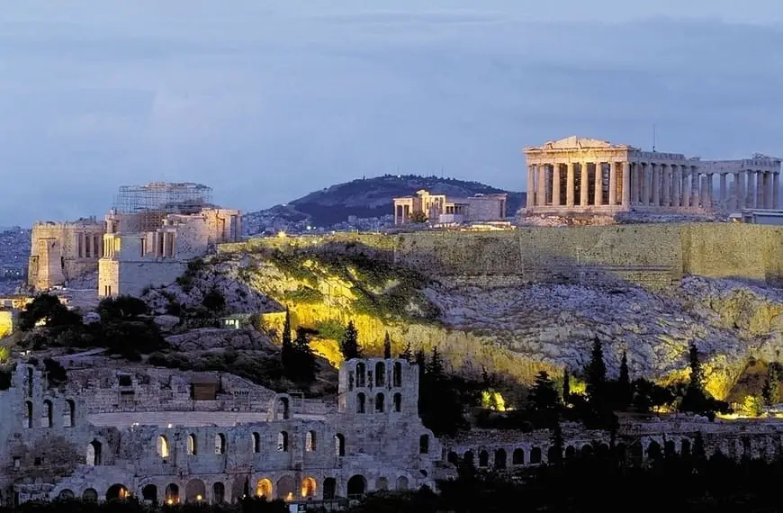 Grecia se une para salvar el Partenón