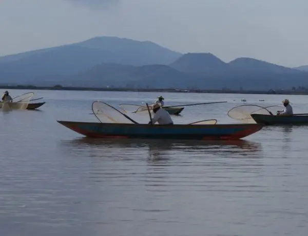 Pescadores en el lago de Pátzcuaro, Michoacán