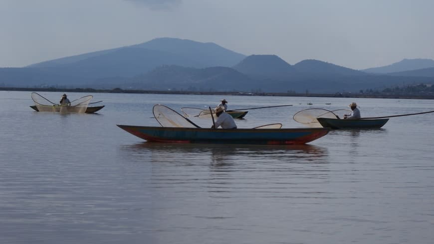 Pescadores en el lago de Pátzcuaro, Michoacán