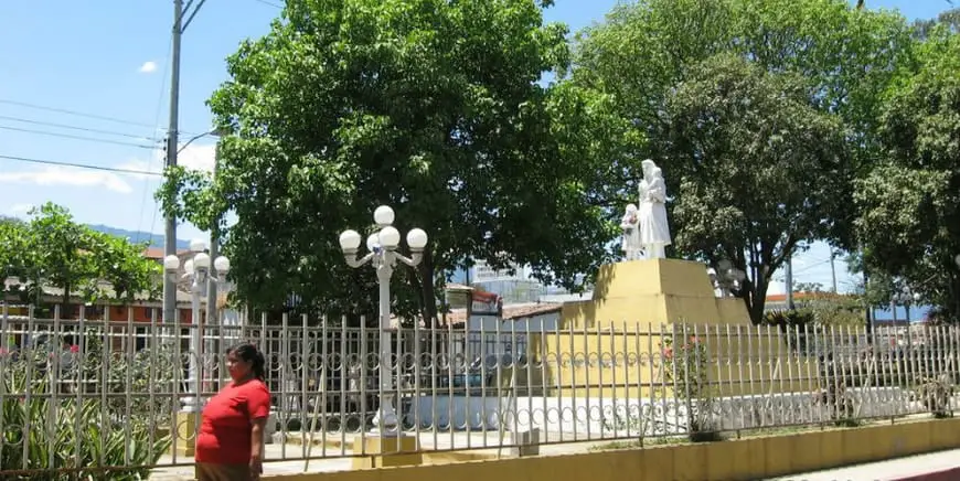 En El Salvador encontramos uno de los monumentos a la madre del mundo