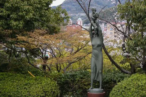 Himno a la vida en el Parque de la Paz de Nagasaki, Japón