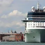 Lanza Venecia SOS por cruceros