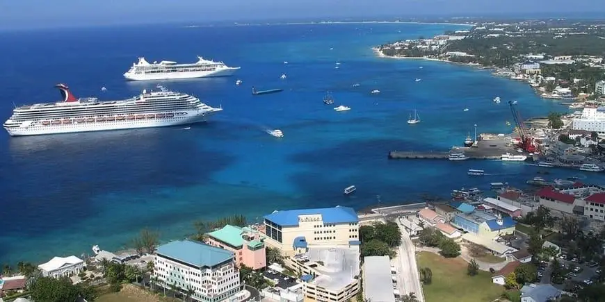 Puerto de George Town y cruceros en Islas Caimán