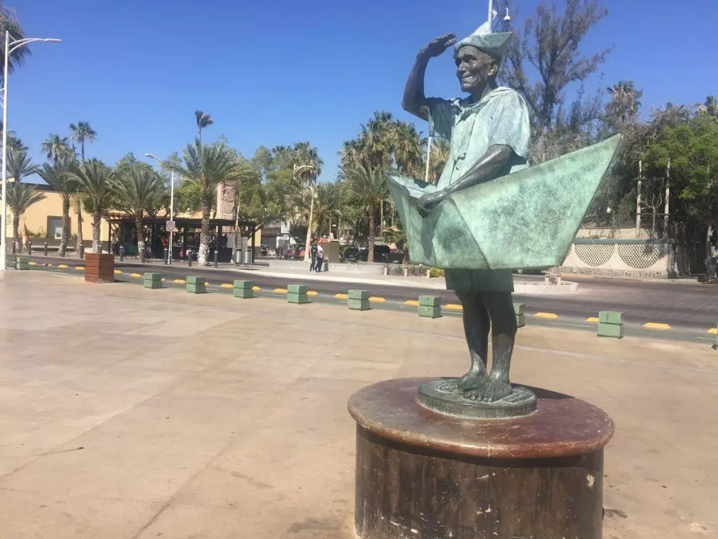 El viejo y el mar del malecón de La Paz