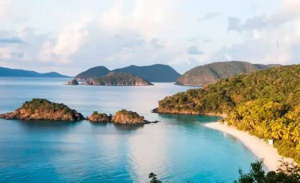 Las Islas Vírgenes protegen sus playas de protectores solares tóxicos