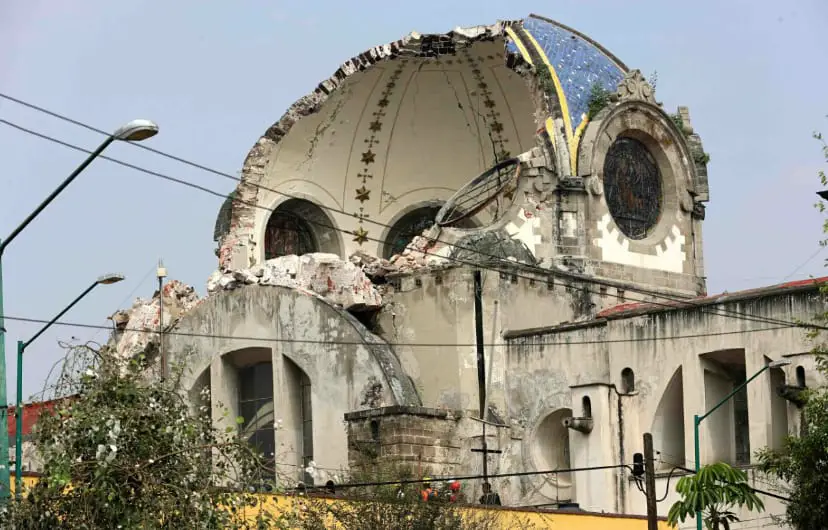 Daños catastróficos sin atender en el templo de nuestra señora de los ángeles