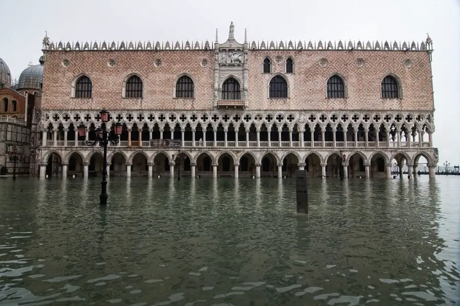 Palaciio Ducal de Venecia inundado