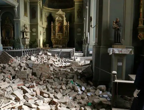 Techo colapsado en la Basílica del Corazón de Jesús en Zagreb, Croacia