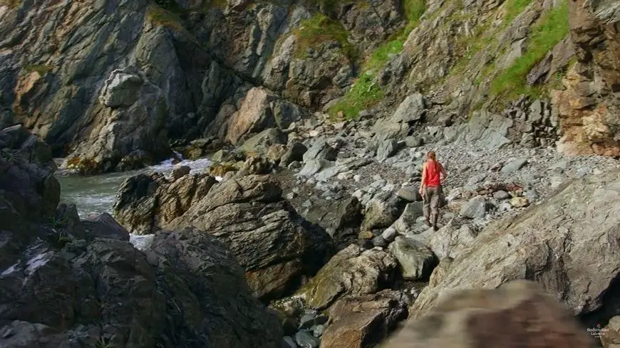 caminando en una playa de Canadá