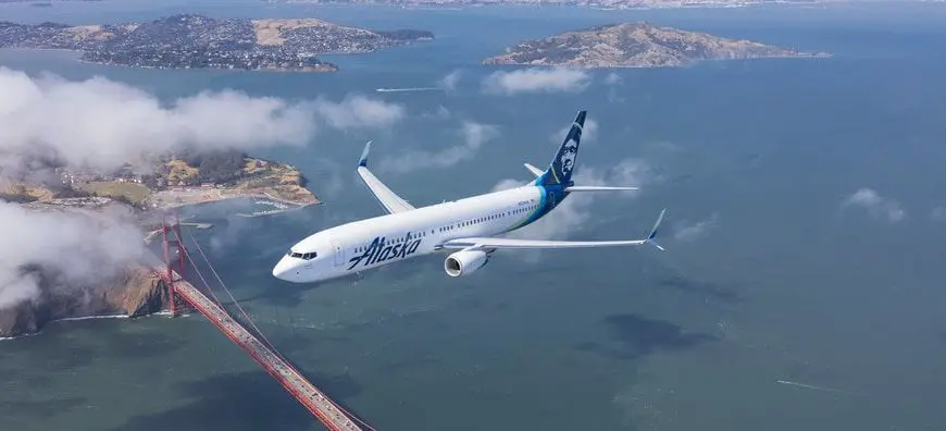 Avión de Alaska Airlines sobre San Francisco