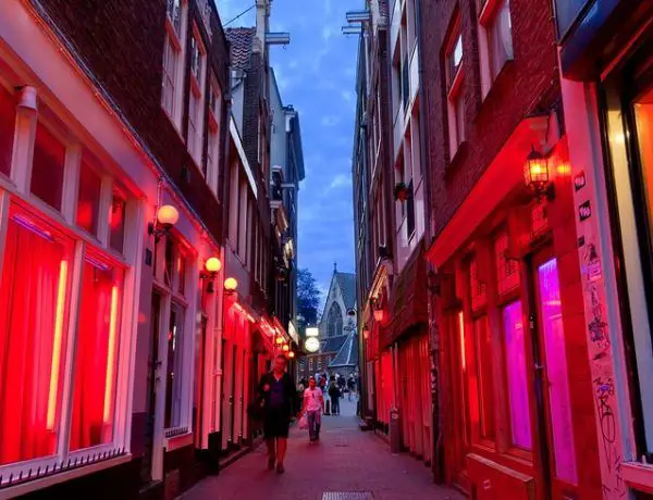 Ventanas en el Barrio Rojo de Ámsterdam