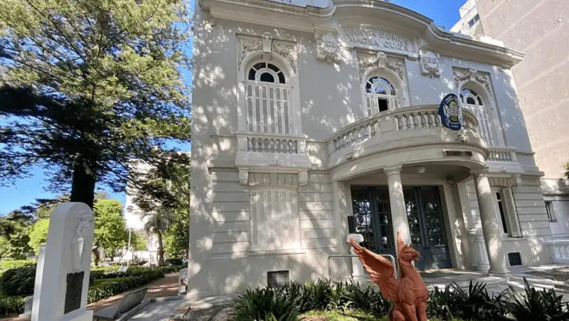 Esta casona de estilo neoclásico en Montevideo es la micronación de Parva Domus