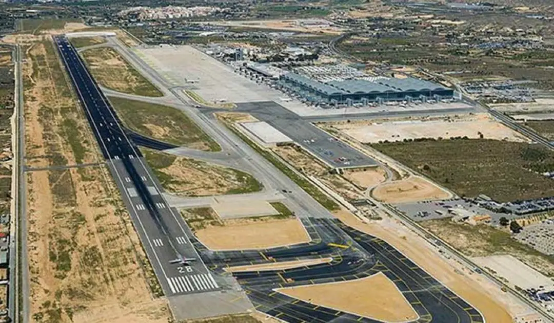 Aeropuerto Elche-Alicante, España