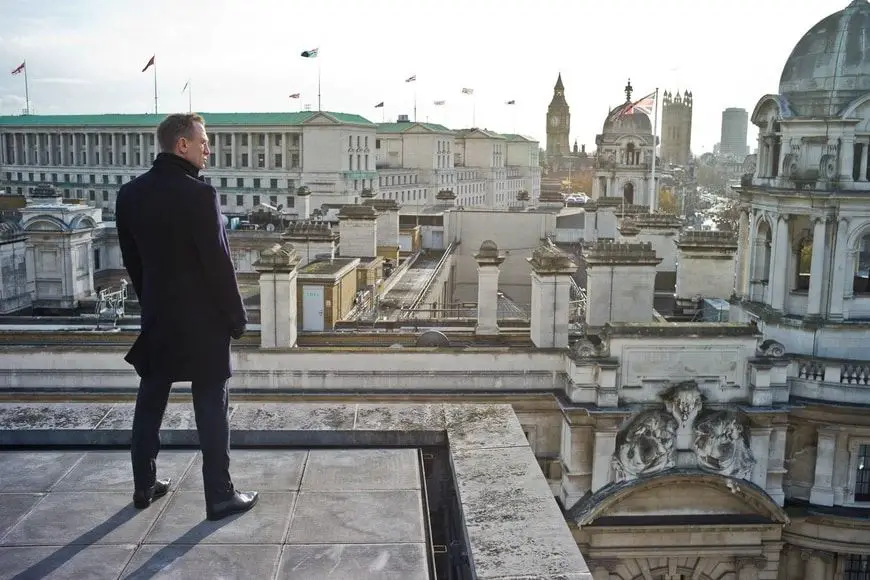 Panorámica de Londres con Daniel Craig como James Bond