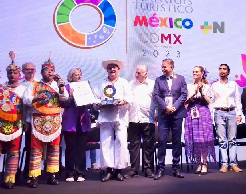 Naku restaurante papanteco recibe su premio en el tianguis turístico