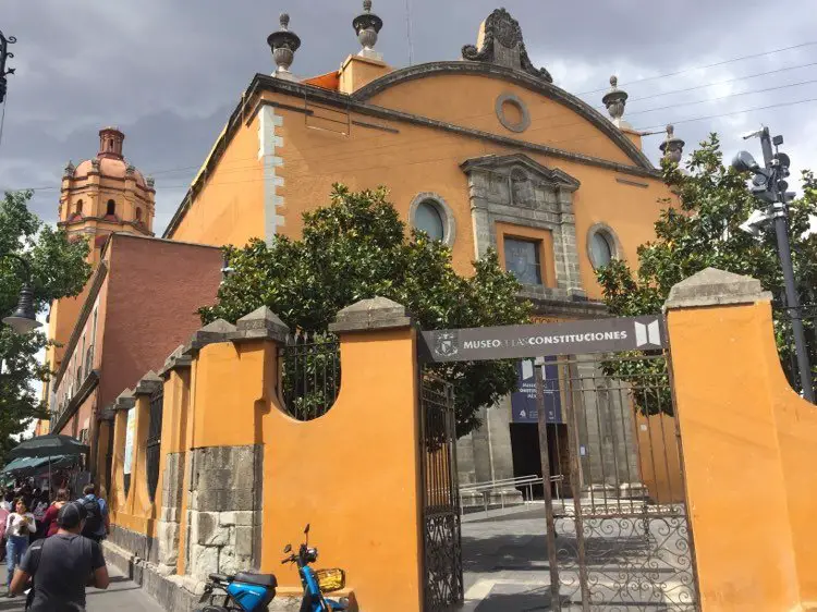 El Museo de las Constituciones está ubicado al interior del templo de San Pedro y San Pablo del siglo XVII