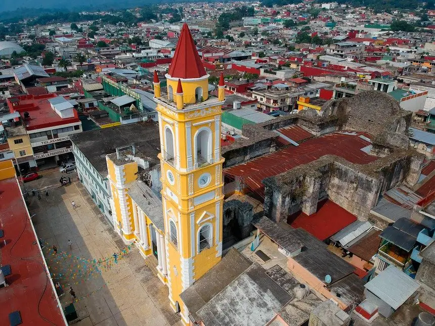 Vista aérea de la Iglesia de Santa Cecilia en Huatusco foto de Aarón Chimal