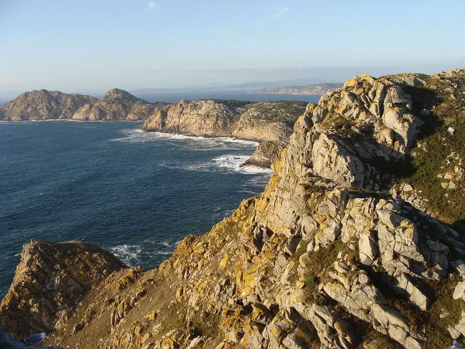 Acantilados de las Islas Cíes en Galicia, España